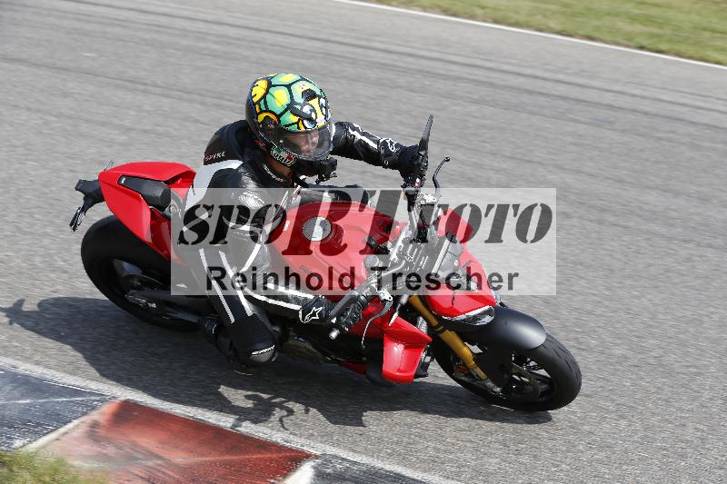 /27 12.06.2025 Ducati Schweiz Trackday Warmup  ADR/blau-bleu/ohne